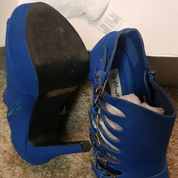 Blue shoes - Picture 3 of 3